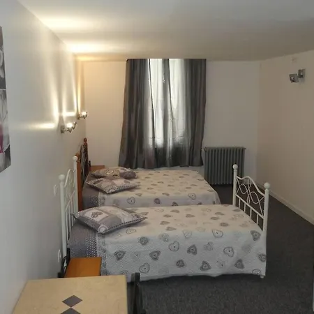 Etanit ! Plein Centre - 1mn Du Bus, De La Gare Du Train Et Liaison Aeroport -chambres Climatisees -spacieuses Amenagees Pour Singles, Couple, Et Ou Familles -parking A Velos -consigne * Beziers