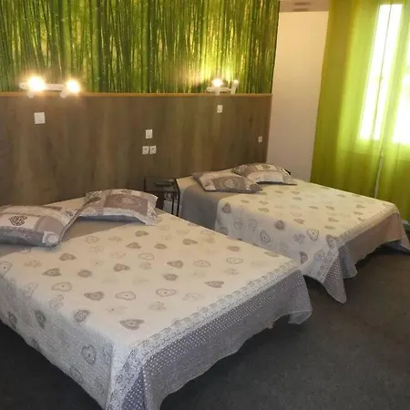 Etanit ! Parking Velo, Etape Bicycle - 1mn A Toute Connection Bus,train Et Aeroport - Calme Plein Centre De Pour Visiter,manger - Climatisees, Spacieuses Amenagees Pour Singles, Couple, Et Ou Familles - Consigne Et Petit Dej En
