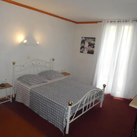 Etanit ! Plein Centre - 1mn Du Bus, De La Gare Du Train Et Liaison Aeroport -chambres Climatisees -spacieuses Amenagees Pour Singles, Couple, Et Ou Familles -parking A Velos -consigne Hotel