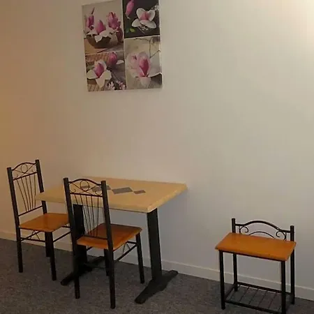 Hotel Etanit ! Parking Velo, Etape Bicycle - 1mn A Toute Connection Bus,train Et Aeroport - Calme Plein Centre De Pour Visiter,manger - Climatisees, Spacieuses Amenagees Pour Singles, Couple, Et Ou Familles - Consigne Et Petit Dej En Béziers
