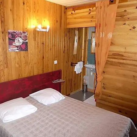 Etanit ! Parking Velo, Etape Bicycle - 1mn A Toute Connection Bus,train Et Aeroport - Calme Plein Centre De Pour Visiter,manger - Climatisees, Spacieuses Amenagees Pour Singles, Couple, Et Ou Familles - Consigne Et Petit Dej En *
