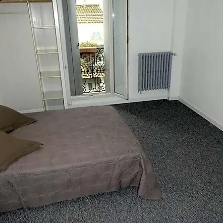 Etanit ! Parking Velo, Etape Bicycle - 1mn A Toute Connection Bus,train Et Aeroport - Calme Plein Centre De Pour Visiter,manger - Climatisees, Spacieuses Amenagees Pour Singles, Couple, Et Ou Familles - Consigne Et Petit Dej En Hotel Béziers
