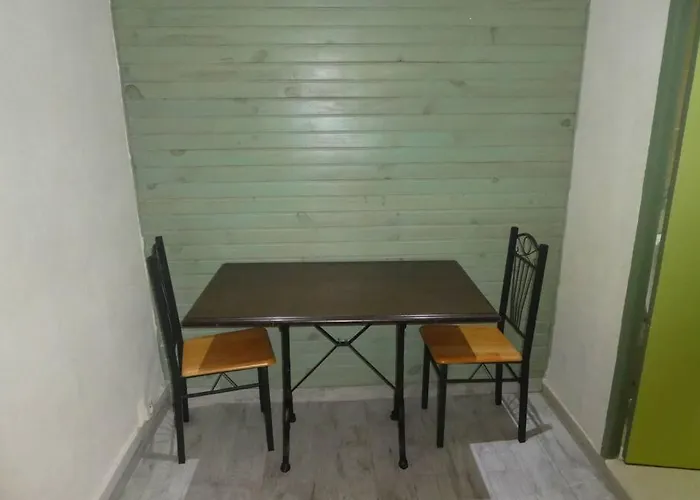 Etanit ! Parking Velo, Etape Bicycle - 1mn A Toute Connection Bus,train Et Aeroport - Calme Plein Centre De Pour Visiter,manger - Climatisees, Spacieuses Amenagees Pour Singles, Couple, Et Ou Familles - Consigne Et Petit Dej En ベジエ