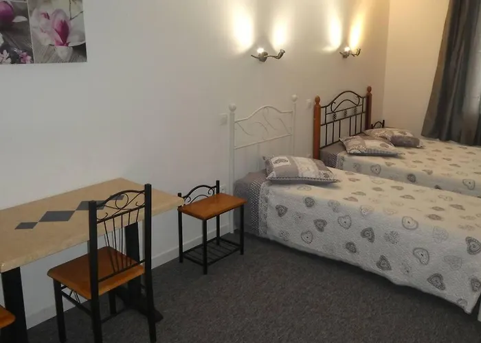 Etanit ! Parking Velo, Etape Bicycle - 1mn A Toute Connection Bus,train Et Aeroport - Calme Plein Centre De Pour Visiter,manger - Climatisees, Spacieuses Amenagees Pour Singles, Couple, Et Ou Familles - Consigne Et Petit Dej En ホテル ベジエ