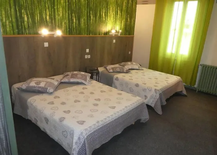 Etanit ! Parking Velo, Etape Bicycle - 1mn A Toute Connection Bus,train Et Aeroport - Calme Plein Centre De Pour Visiter,manger - Climatisees, Spacieuses Amenagees Pour Singles, Couple, Et Ou Familles - Consigne Et Petit Dej En