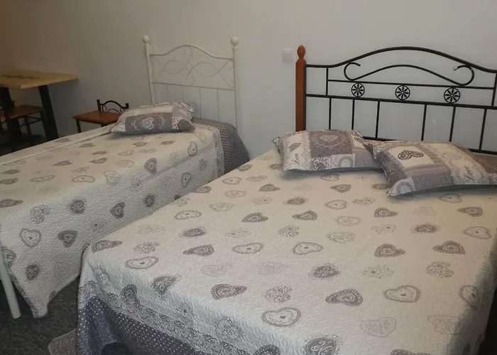 Etanit ! Parking Velo, Etape Bicycle - 1mn A Toute Connection Bus,train Et Aeroport - Calme Plein Centre De Pour Visiter,manger - Climatisees, Spacieuses Amenagees Pour Singles, Couple, Et Ou Familles - Consigne Et Petit Dej En