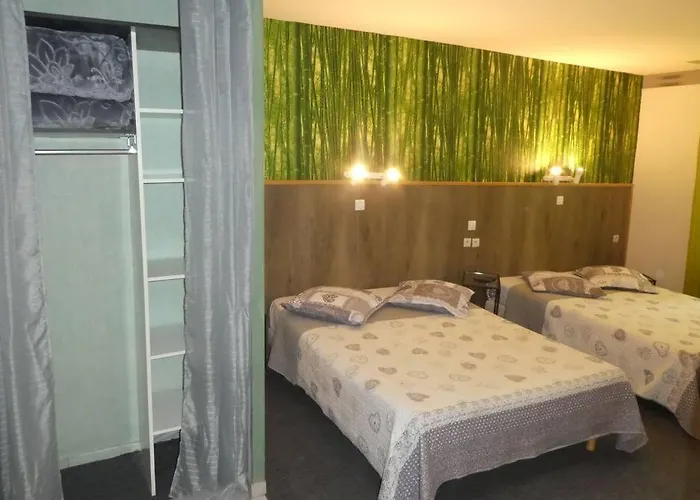 ホテル Etanit ! Parking Velo, Etape Bicycle - 1mn A Toute Connection Bus,train Et Aeroport - Calme Plein Centre De Pour Visiter,manger - Climatisees, Spacieuses Amenagees Pour Singles, Couple, Et Ou Familles - Consigne Et Petit Dej En