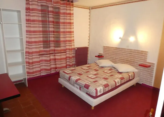 ホテル Etanit ! Parking Velo, Etape Bicycle - 1mn A Toute Connection Bus,train Et Aeroport - Calme Plein Centre De Pour Visiter,manger - Climatisees, Spacieuses Amenagees Pour Singles, Couple, Et Ou Familles - Consigne Et Petit Dej En *