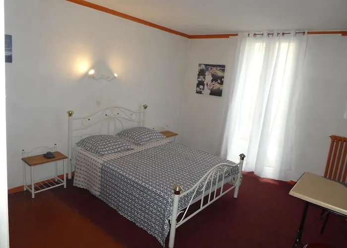 Etanit ! Parking Velo, Etape Bicycle - 1mn A Toute Connection Bus,train Et Aeroport - Calme Plein Centre De Pour Visiter,manger - Climatisees, Spacieuses Amenagees Pour Singles, Couple, Et Ou Familles - Consigne Et Petit Dej En ホテル